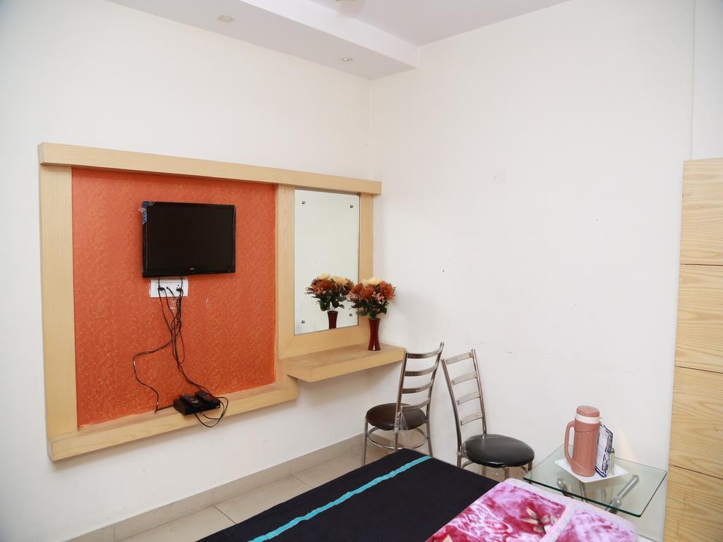 Hotel Shivam International - A Well Hygiene Property All Staff Vaccinated " New Delhi Room photo